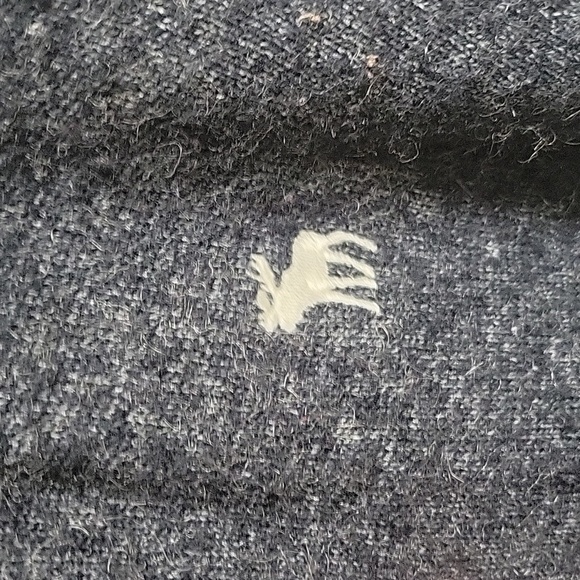 Abercrombie & Fitch Chenille Embroidered Moose Emblem Cardigan - Picture 3 of 9